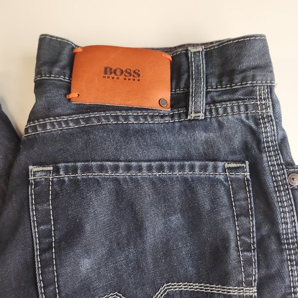 Hugo Boss Straight Leg Jeans Dark Washed - 32 x 34 - Picture 3 of 4